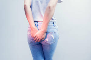 Woman,Hand,Holding,Her,Bottom,Because,Having,Abdominal,Pain,And