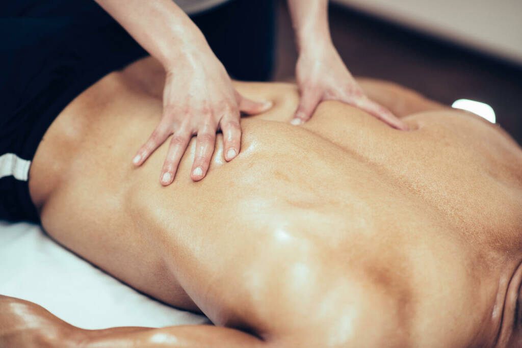 Back,Massage.,Massage,Therapist,Massaging,Lower,Back,Region,Of,A